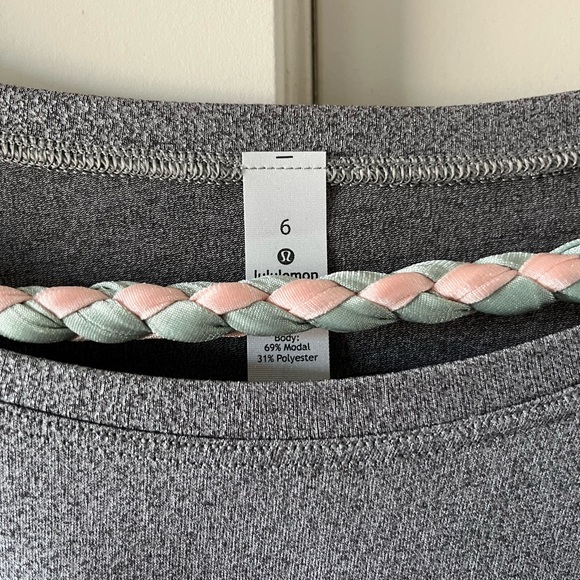 Lululemon Emerald Long Sleeve
Luminosity Foil Print Heathered Metal Grey - Picture 8 of 8